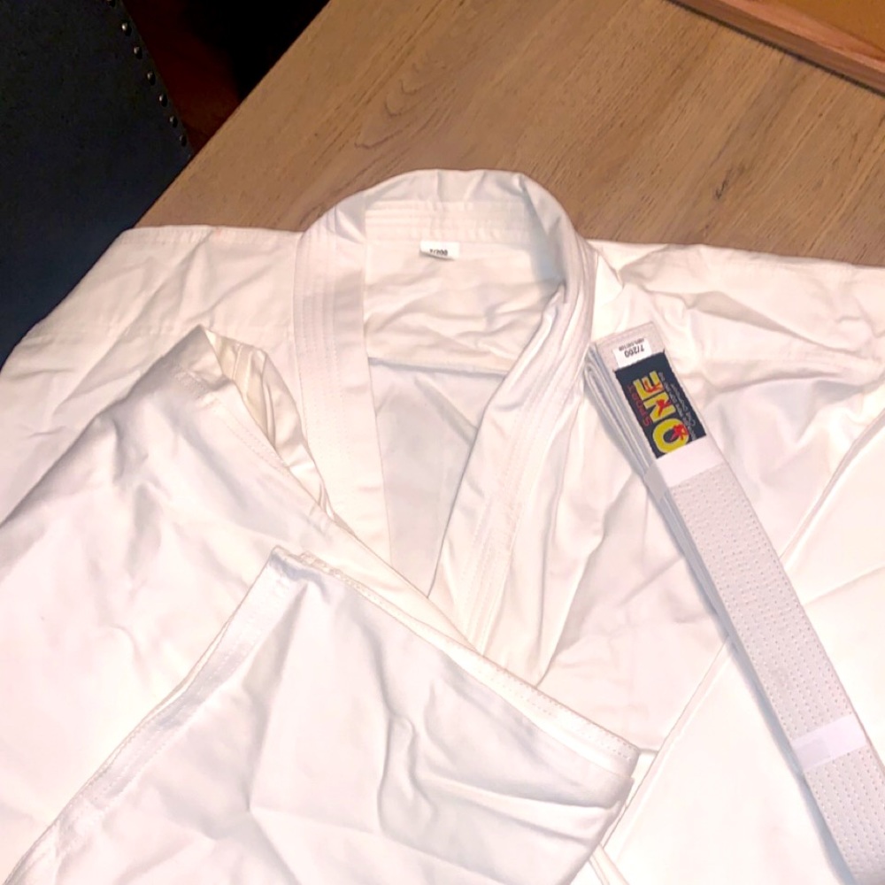 It is never worn and 100% cotton